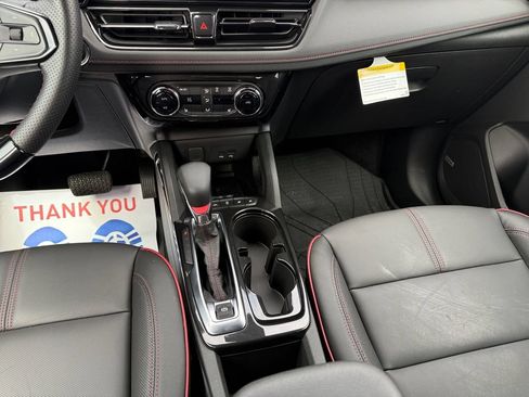 Used 2025 Chevrolet TrailBlazer RS w/ Convenience Package FWD image 11