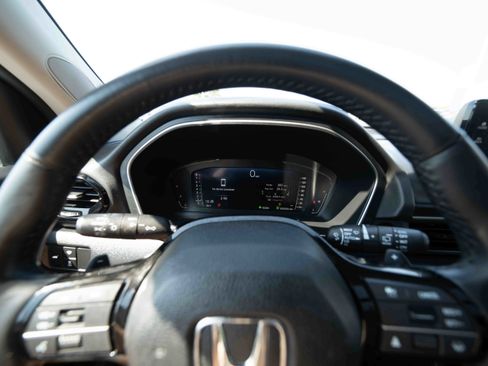 Used 2025 Honda Pilot Elite image 15