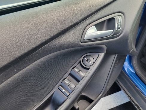 Used 2018 Ford Focus SE w/ Cold Weather Package image 25
