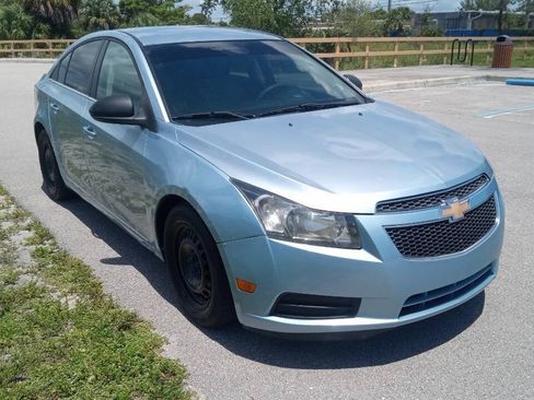 Used 2011 Chevrolet Cruze LS w/ Connectivity Package FWD image 4