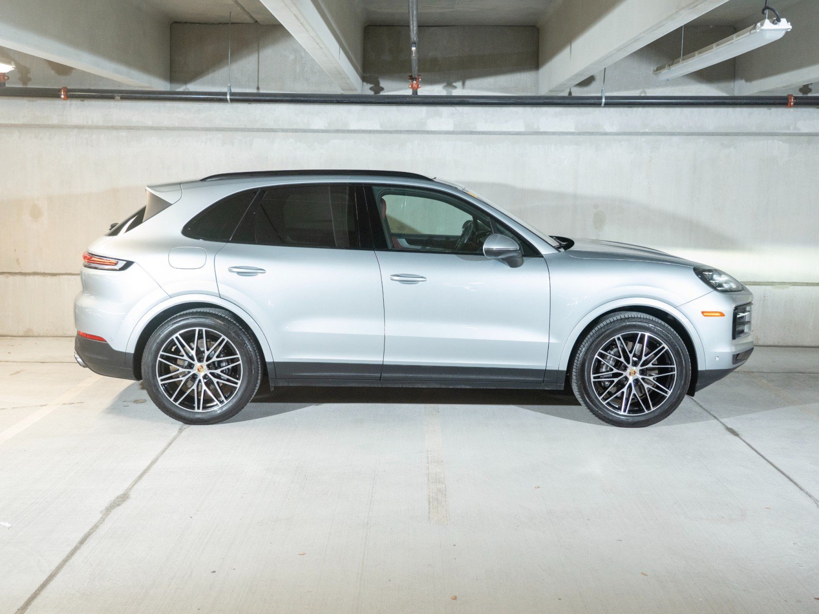 Certified 2024 Porsche Cayenne AWD/4WD image 8