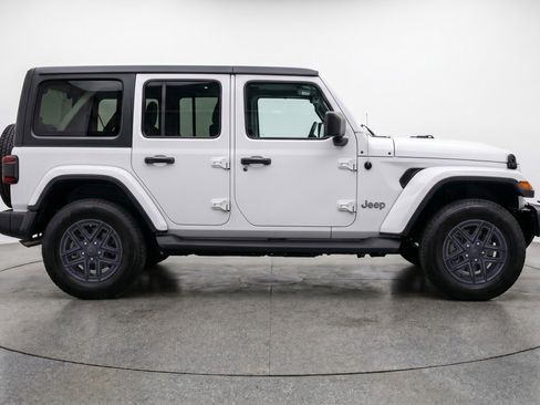 Used 2025 Jeep Wrangler Unlimited Sport AWD/4WD image 11