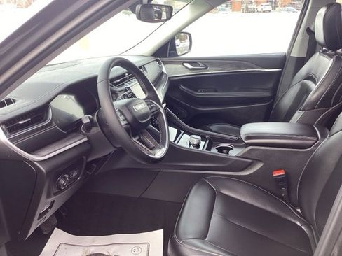 Certified 2023 Jeep Grand Cherokee Limited image 18