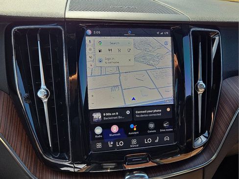 Used 2023 Volvo XC60 B5 Plus image 25