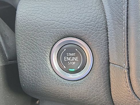 Used 2022 GMC Yukon XL Denali AWD/4WD image 30