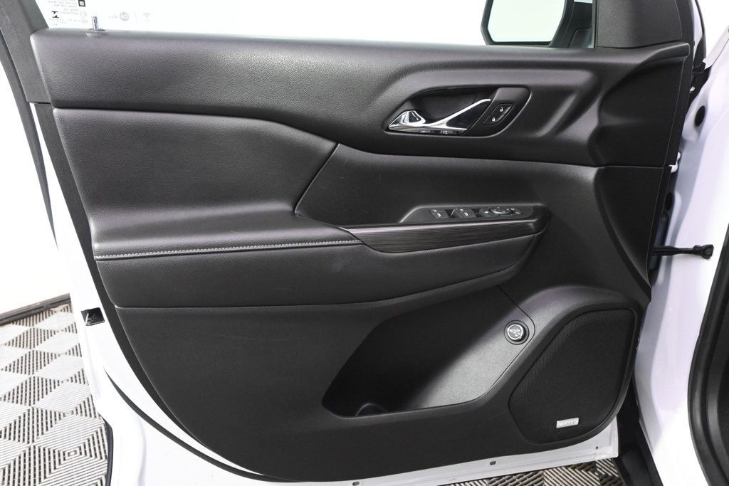 Used 2017 GMC Acadia SLT AWD/4WD image 22