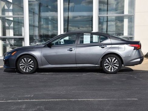 Used 2024 Nissan Altima 2.5 SV image 9