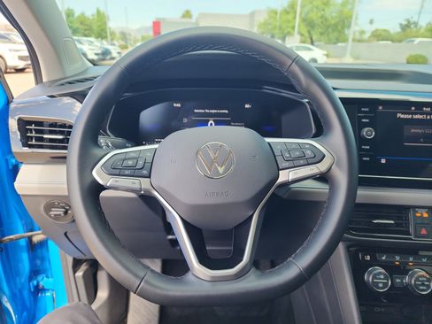Certified 2024 Volkswagen Taos SE FWD image 9