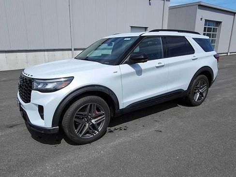 New 2026 Ford Explorer ST-Line w/ ST-Line Street Pack AWD/4WD image 4