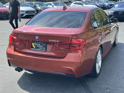 Used 2018 BMW 330e RWD image 9