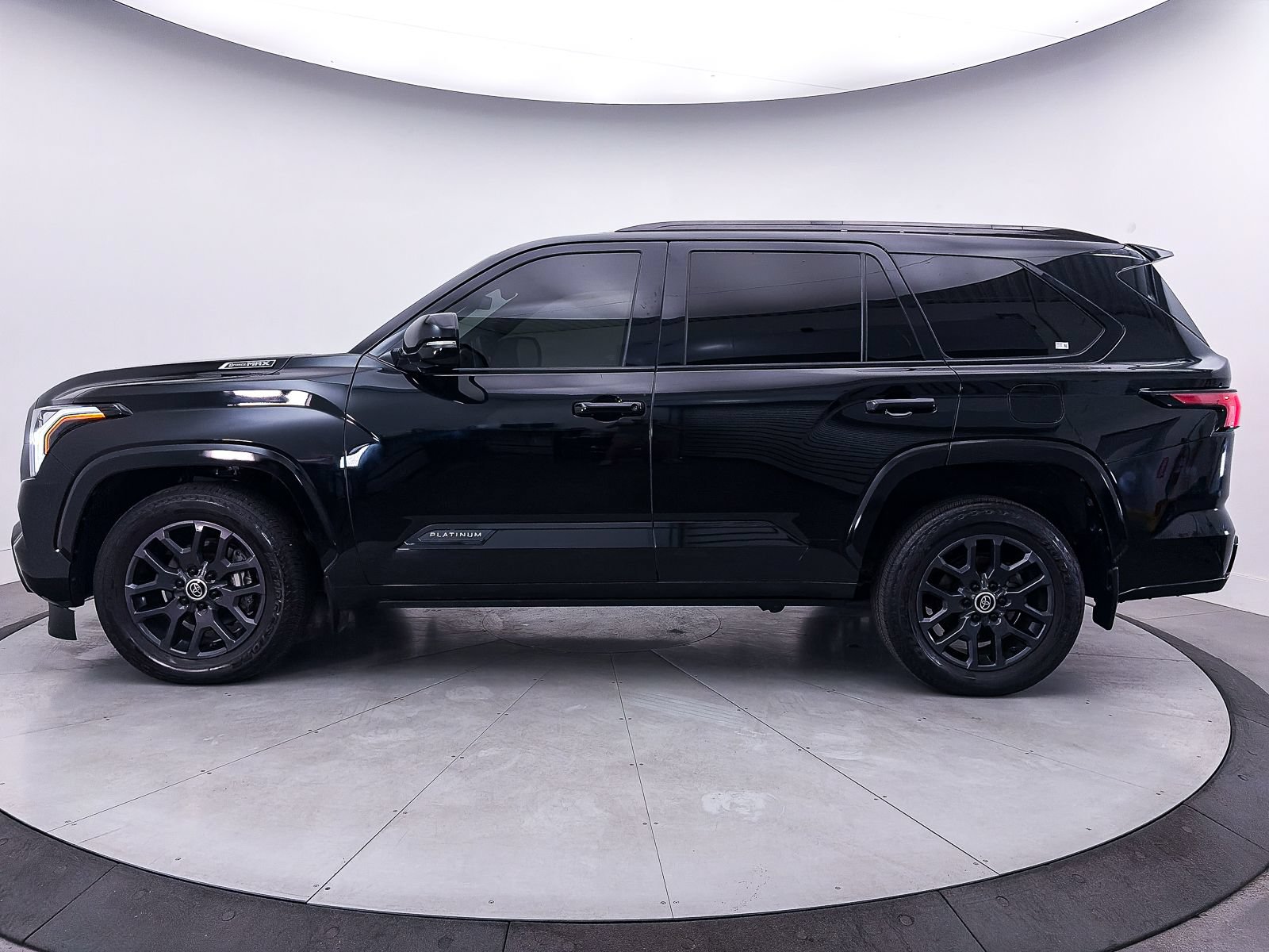 Used 2024 Toyota Sequoia Platinum AWD/4WD image 44