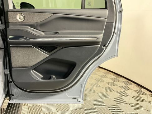 Used 2025 Lincoln Navigator Reserve w/ Jet Appearance Package image 25