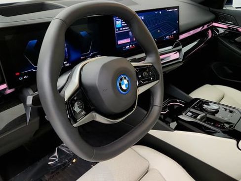 Used 2025 BMW i5 eDrive40i RWD image 49