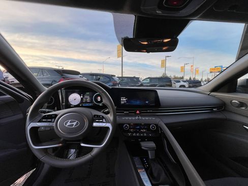 Used 2025 Hyundai Elantra SEL image 33