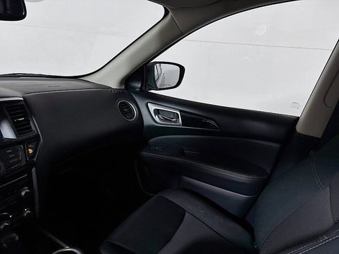 Used 2020 Nissan Pathfinder SV image 22