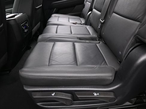 Used 2025 Chevrolet Suburban LT RWD image 37
