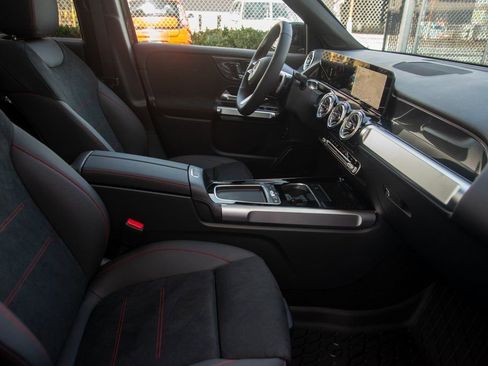 Certified 2025 Mercedes-Benz GLB 250 4MATIC image 36