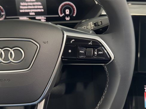 Used 2024 Audi Q8 e-tron Premium Plus w/ Premium Plus Package image 22