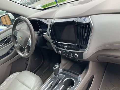 Used 2020 Chevrolet Traverse LT w/ LT Premium Package FWD image 9
