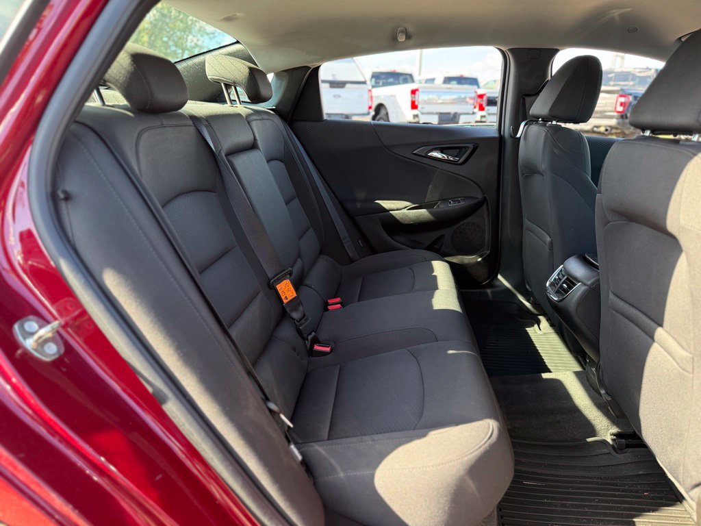 Used 2018 Chevrolet Malibu LT w/ Driver Confidence Package FWD image 13