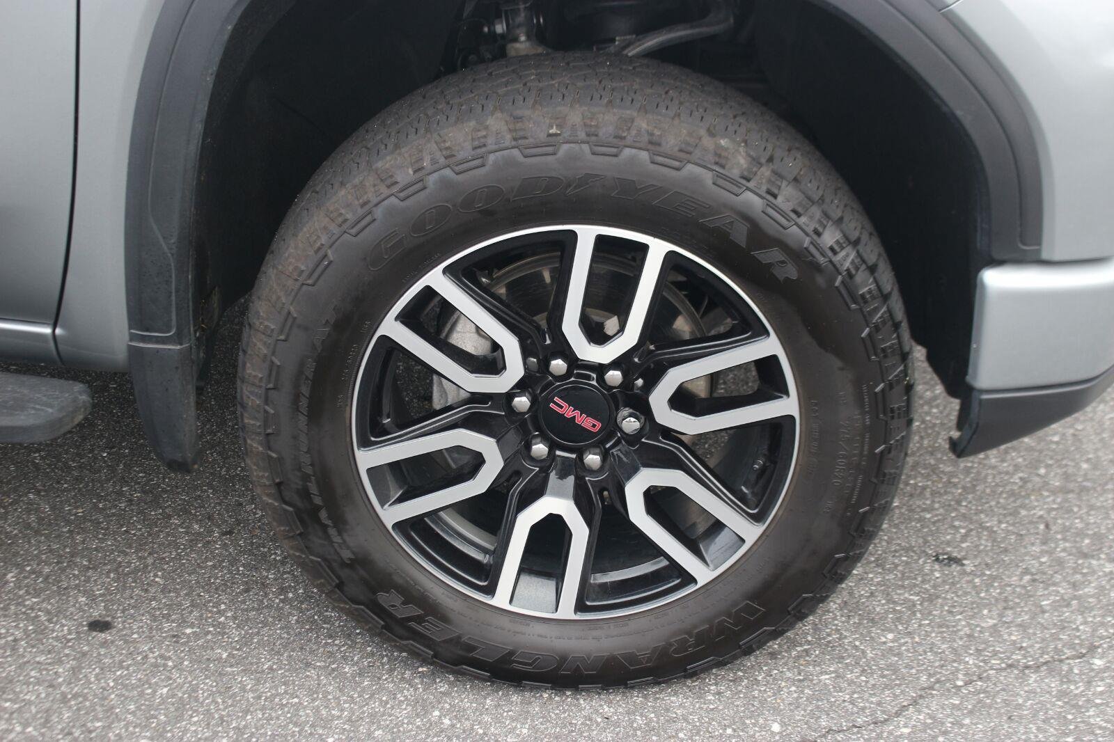 Used 2025 GMC Sierra 1500 AT4 w/ AT4 Premium Package AWD/4WD image 40