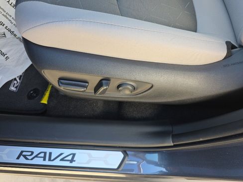 Used 2025 Toyota RAV4 XLE w/ Convenience Package image 13