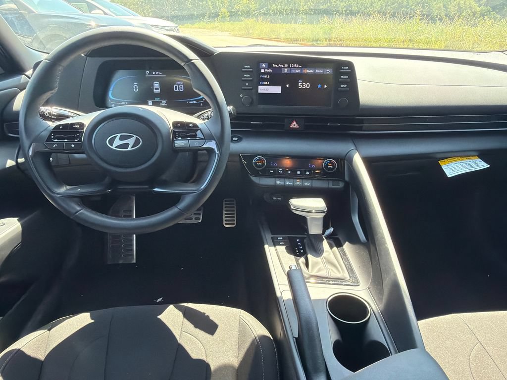 Certified 2025 Hyundai Elantra Sport FWD image 22