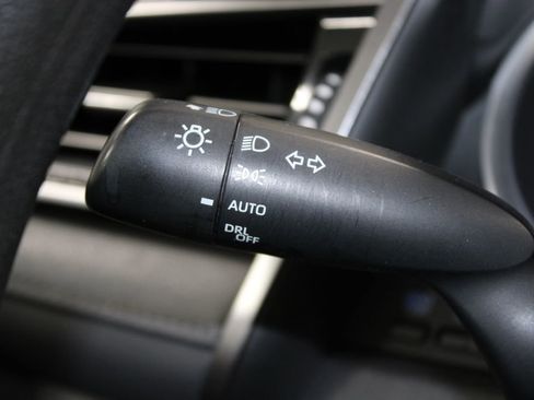 Used 2021 Toyota Camry LE image 33