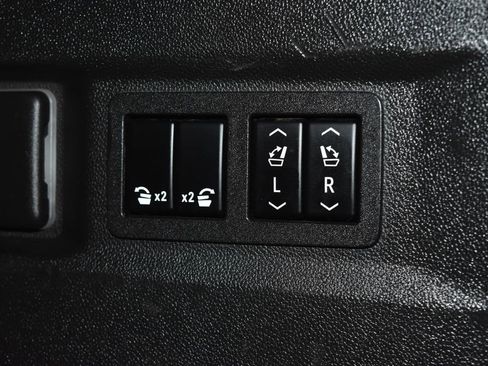 Used 2023 Chevrolet Tahoe Premier AWD/4WD image 31