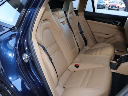 Used 2018 Porsche Panamera 4 image 44