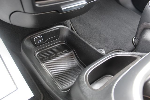 Used 2025 Chrysler Pacifica Select FWD image 24