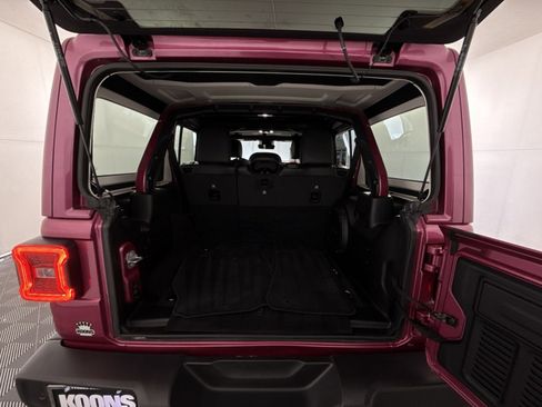 Used 2022 Jeep Wrangler Unlimited Sahara image 25