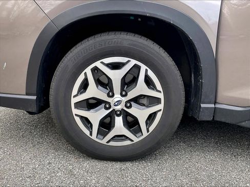 Used 2024 Subaru Forester Premium image 7