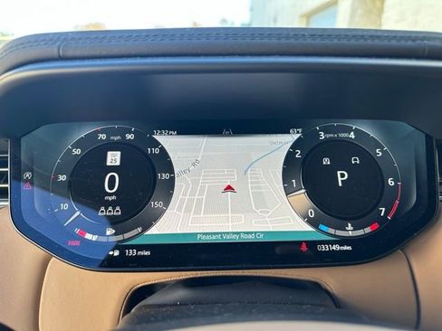 Used 2025 Land Rover Range Rover Sport SE image 13