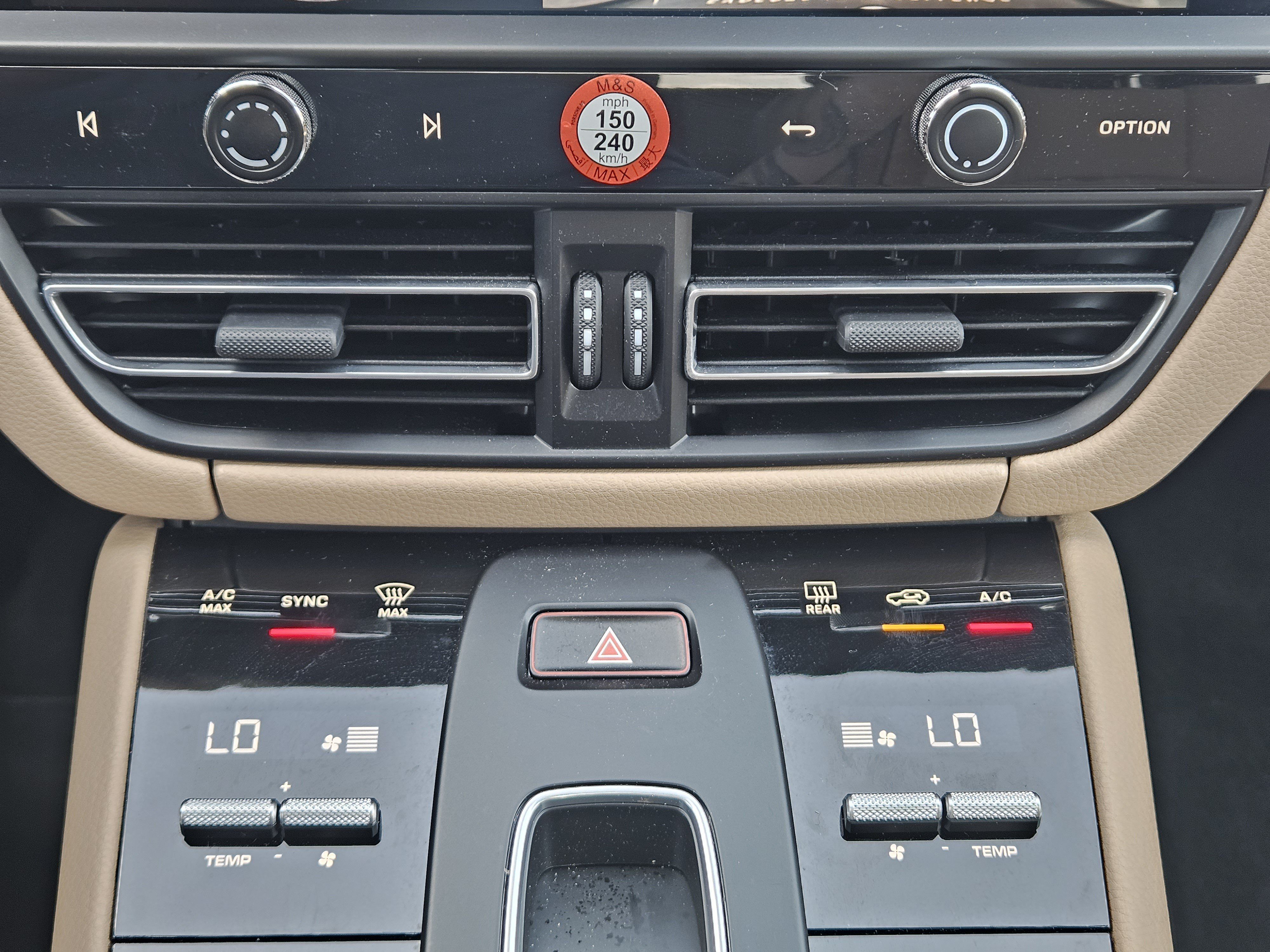 Certified 2026 Porsche Macan AWD/4WD image 19