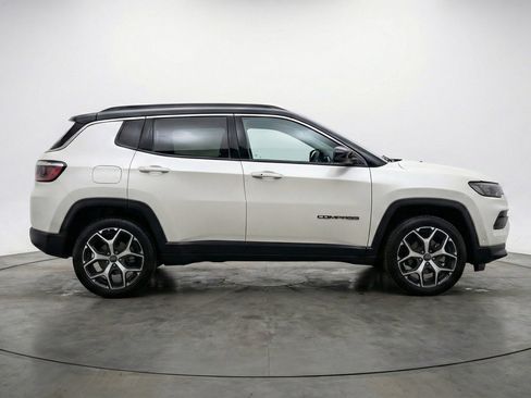 Used 2025 Jeep Compass Limited image 11