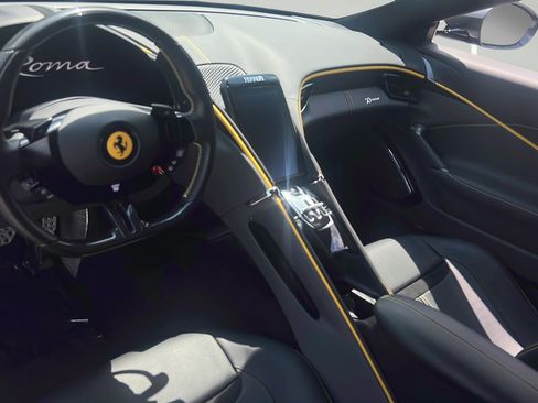 Used 2023 Ferrari Roma RWD image 15