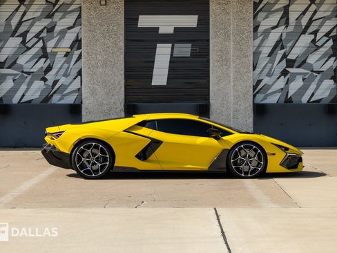 Used 2024 Lamborghini Revuelto AWD/4WD image 17