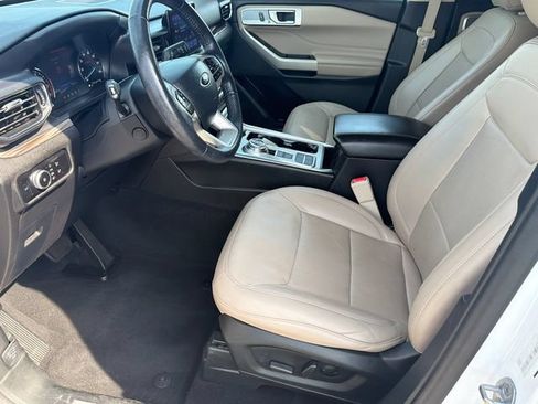 Used 2023 Ford Explorer Limited w/ Equipment Group 301A RWD image 9