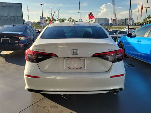 Used 2023 Honda Civic Sport image 9