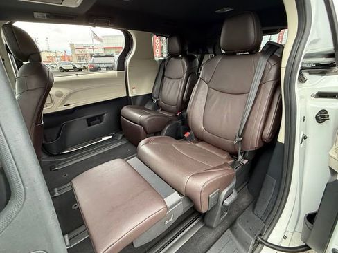 Certified 2021 Toyota Sienna Platinum image 37