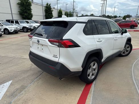 Used 2020 Toyota RAV4 XLE w/ Convenience Package AWD/4WD image 2
