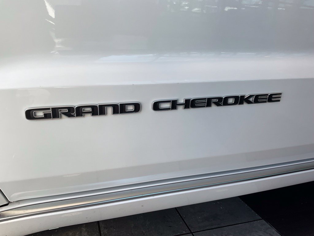 Used 2018 Jeep Grand Cherokee Summit AWD/4WD image 24