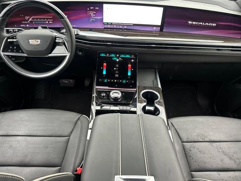 Certified 2025 Cadillac Escalade Premium Luxury image 15