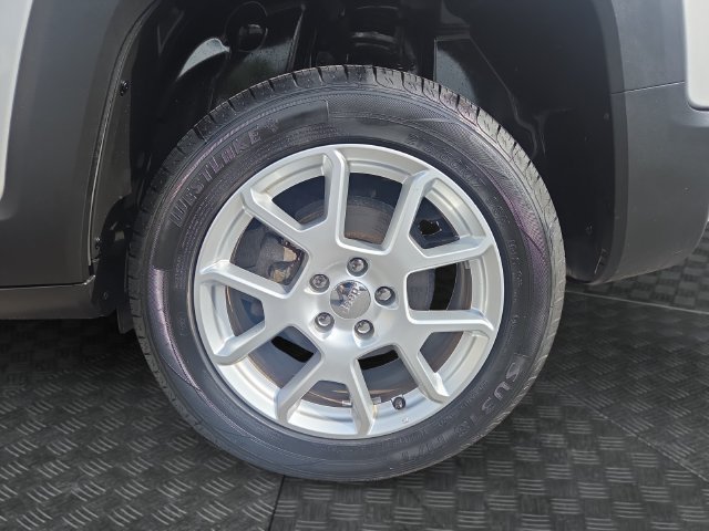 Used 2019 Jeep Renegade Latitude AWD/4WD image 36