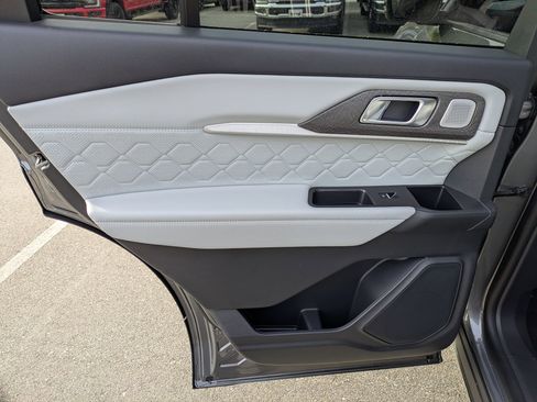 New 2026 Ford Explorer Platinum image 29