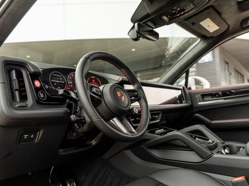 Certified 2026 Porsche Cayenne GTS AWD/4WD image 4