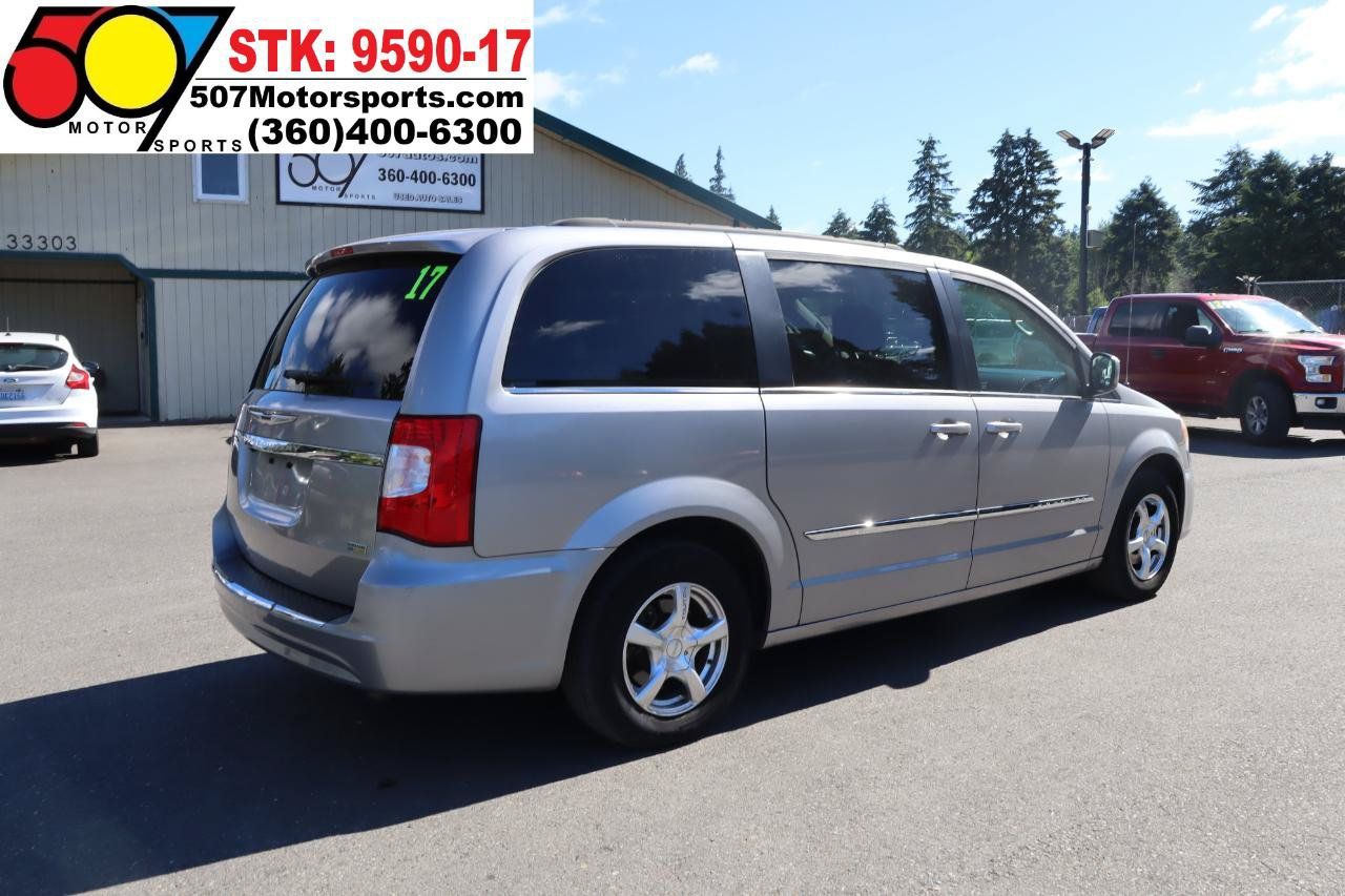 Used 2013 Chrysler Town & Country Touring FWD image 7