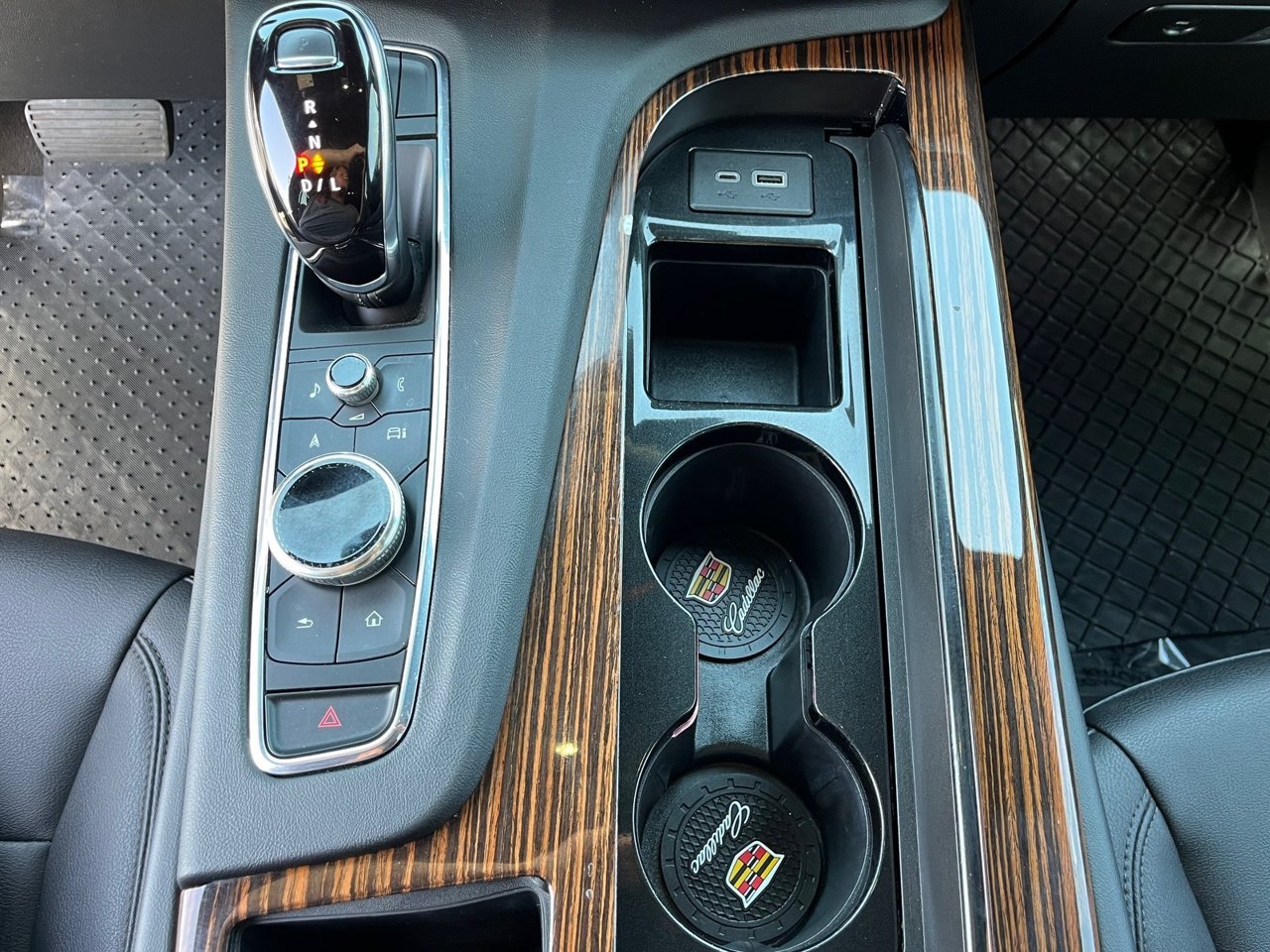 Used 2021 Cadillac Escalade Luxury w/ LPO, Illumination Package RWD image 27