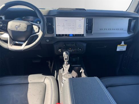 New 2025 Ford Bronco Outer Banks w/ Black Appearance Package image 11